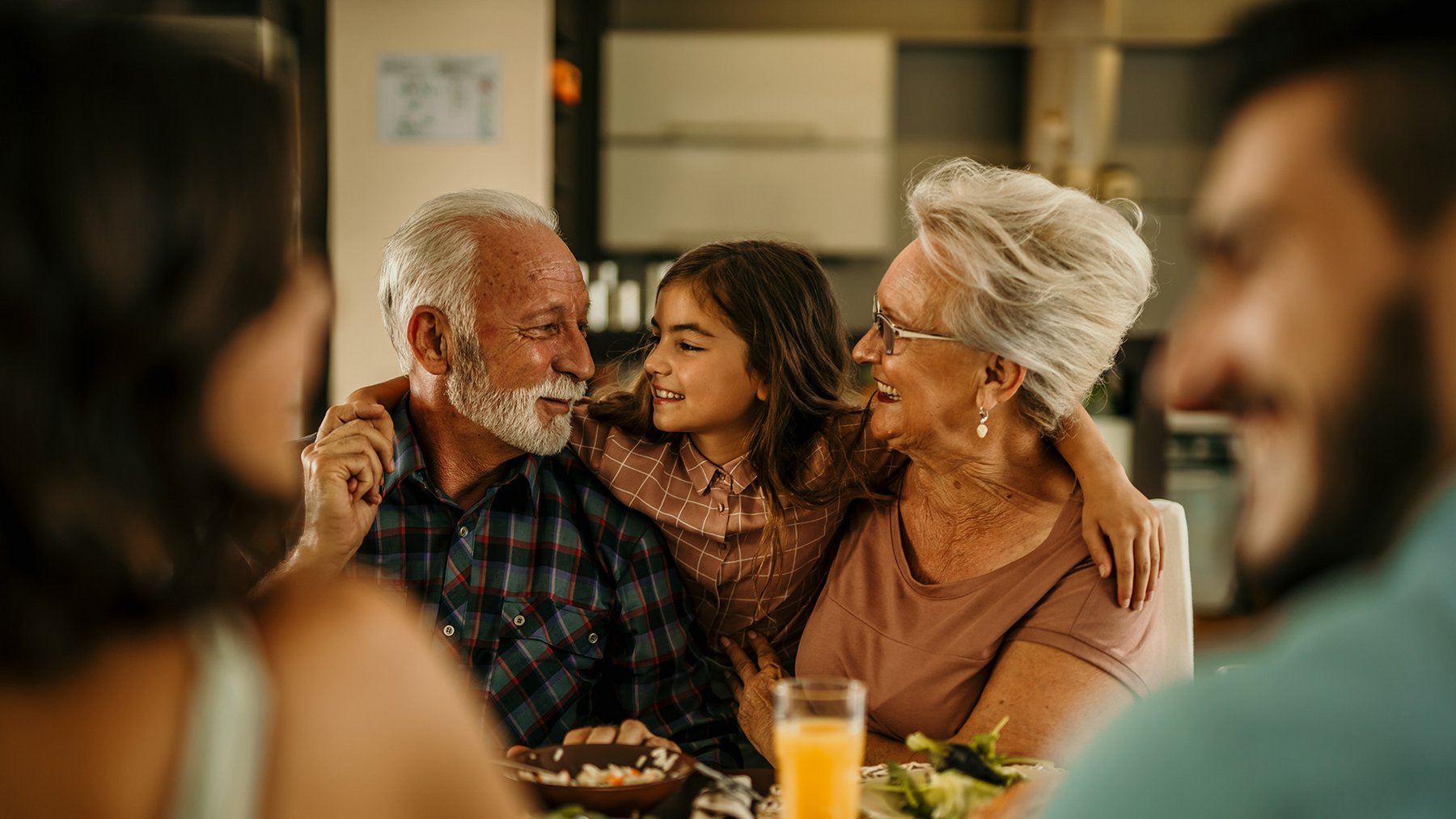 Familie mit Großeltern